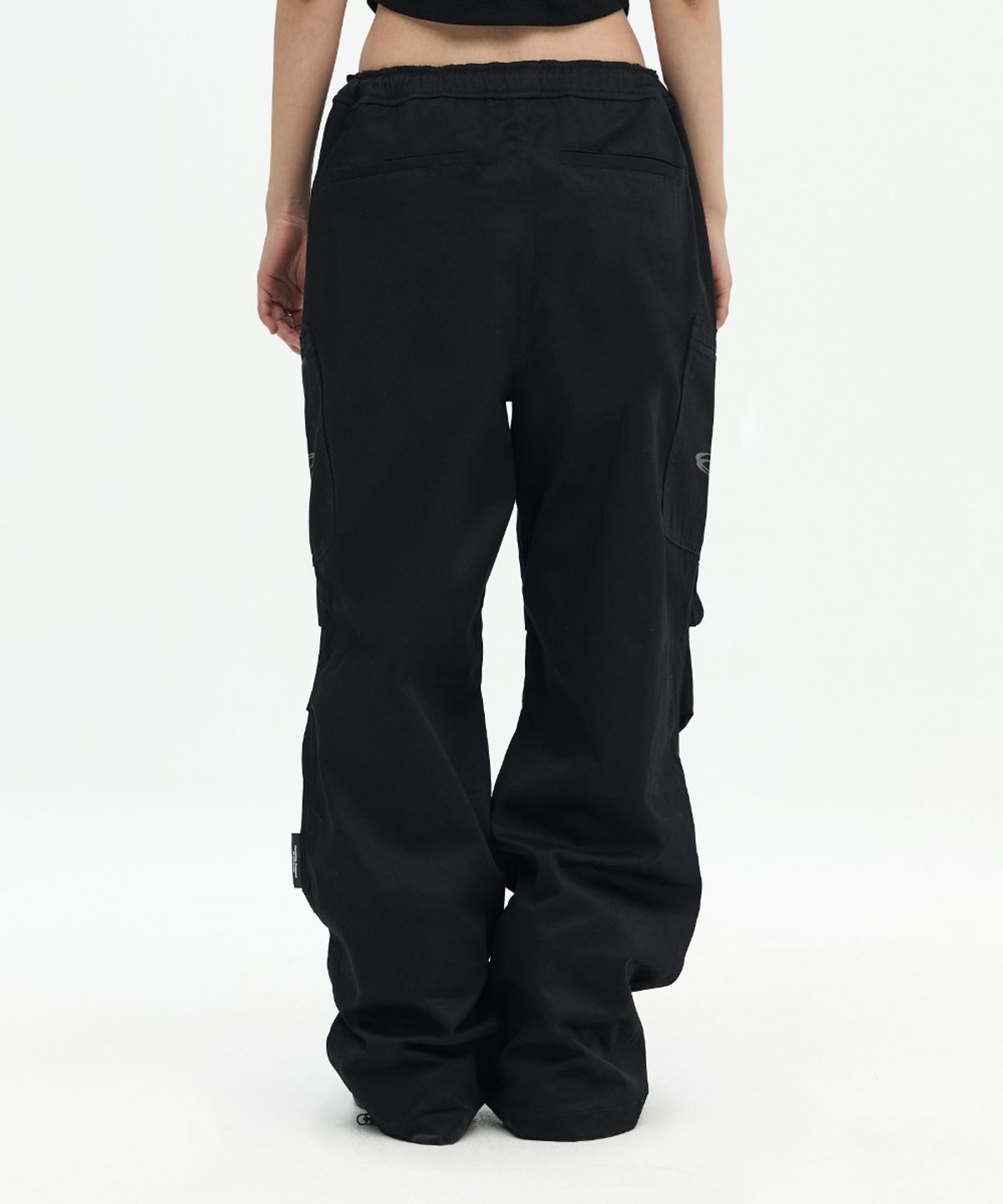 오프닝프로젝트(OPENING PROJECT) Drawstring Cargo Pant - Black