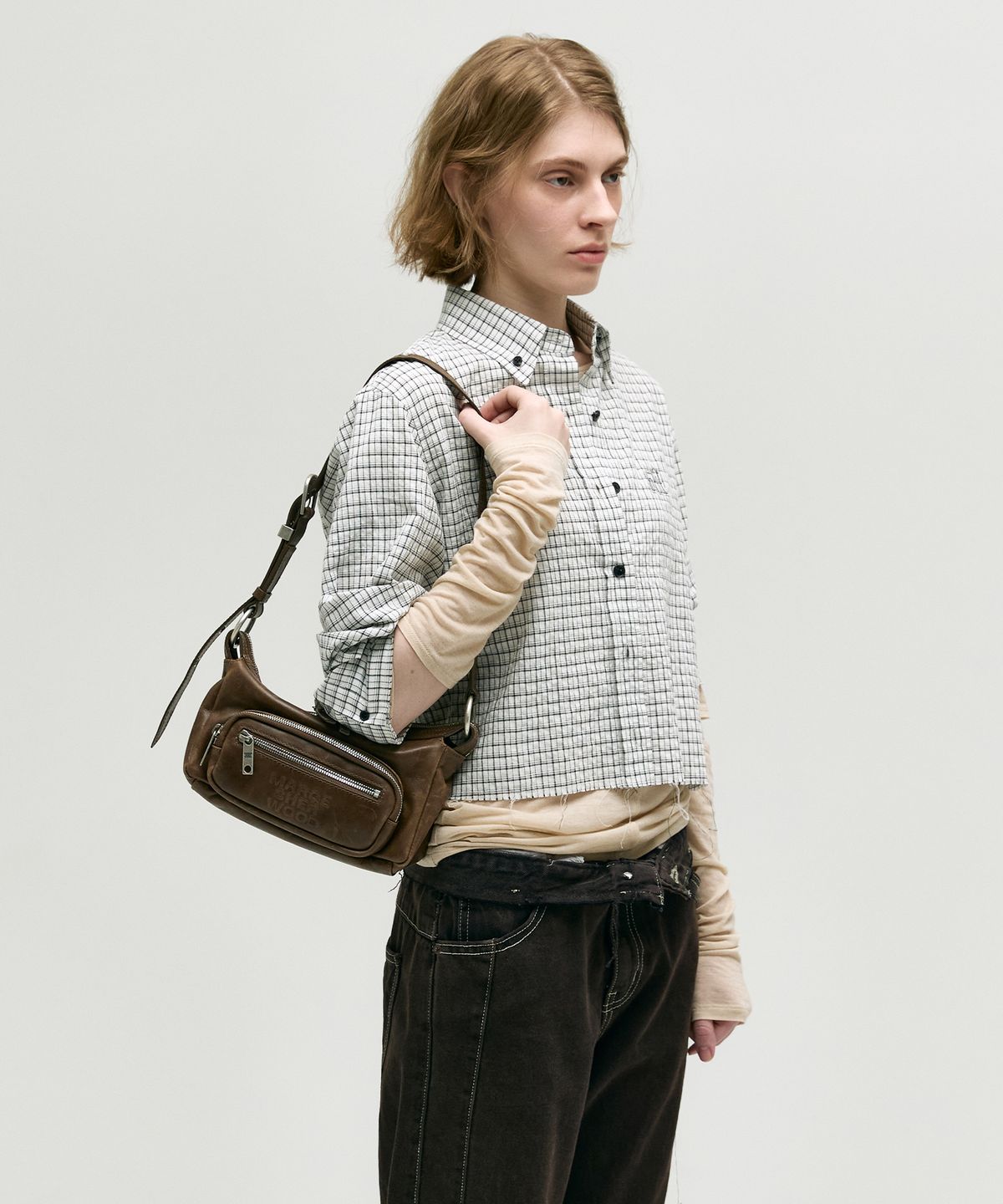 마지셔우드(MARGESHERWOOD) OUTPOCKET HOBO MINI_washed brown pull-up
