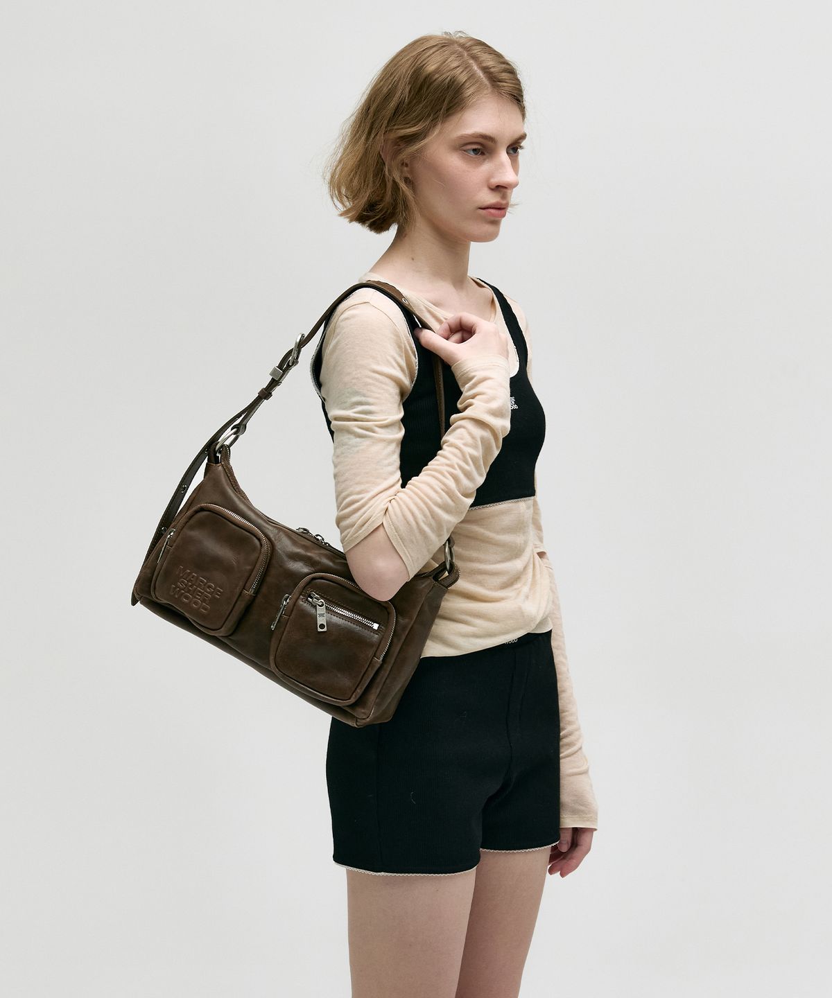 마지셔우드(MARGESHERWOOD) OUTPOCKET HOBO_washed brown pull-up