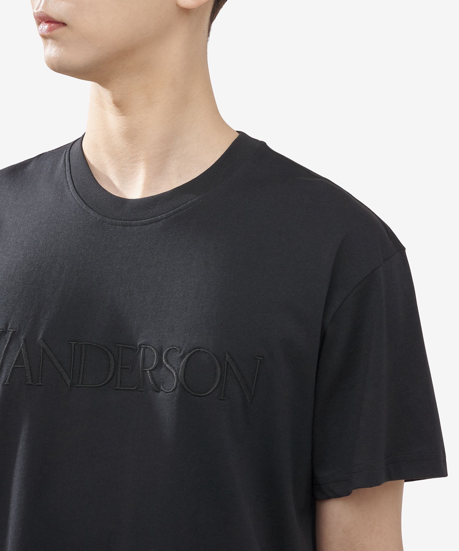 [J W ANDERSON] Logo embroidered short sleeve t-shirt☆送料込 MUSINSA | J.W.ANDERSON Logo Embroidered Short Sleeve T-Shirt