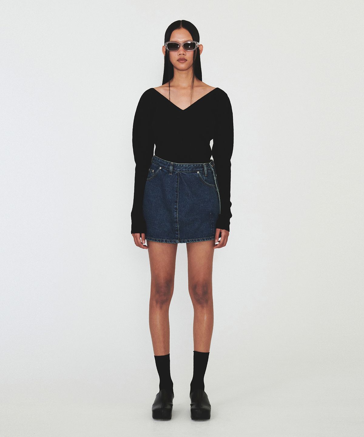 다이애그널(DIAGONAL) V NECK SILHOUETTE CARDIGAN (black)