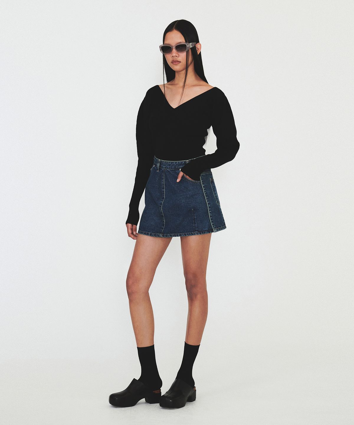 다이애그널(DIAGONAL) V NECK SILHOUETTE CARDIGAN (black)