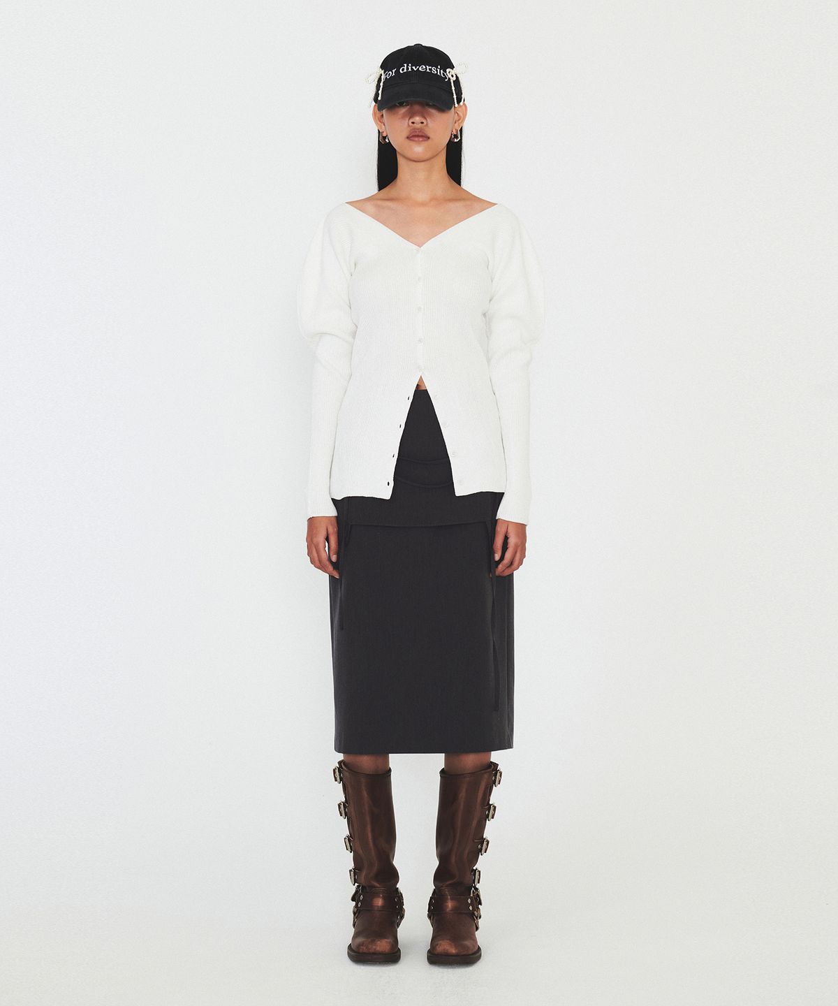 다이애그널(DIAGONAL) V NECK SILHOUETTE CARDIGAN (ivory)