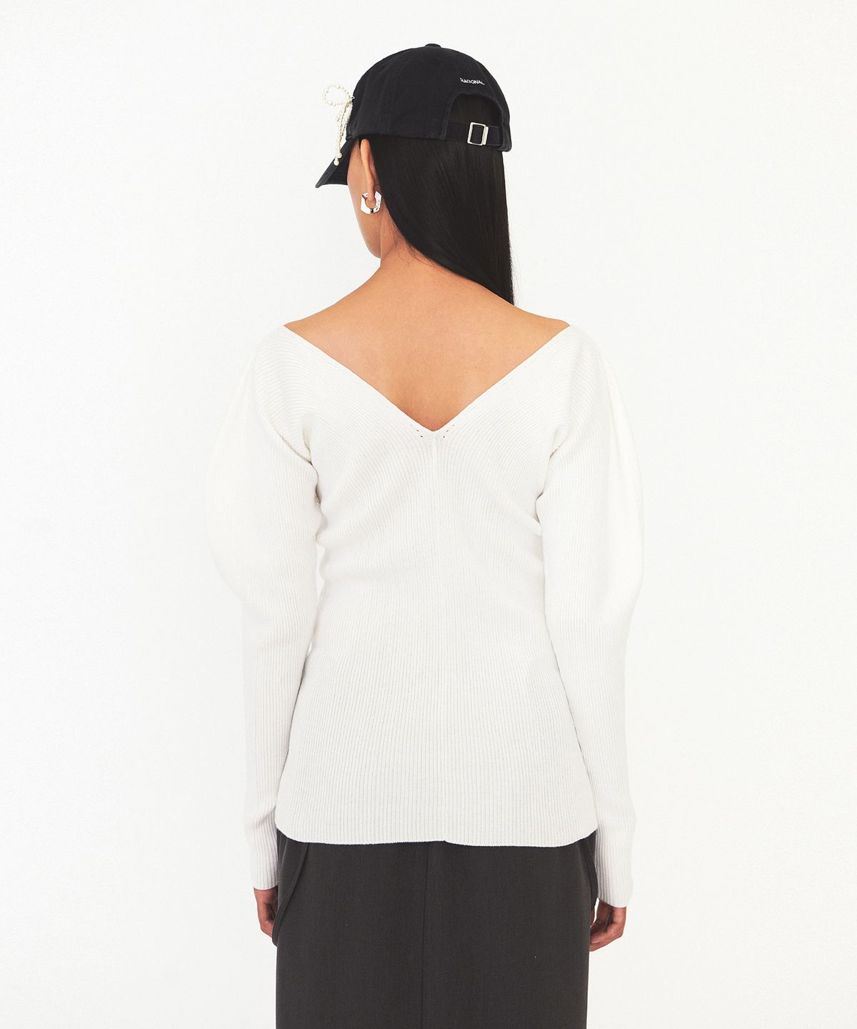 다이애그널(DIAGONAL) V NECK SILHOUETTE CARDIGAN (ivory)