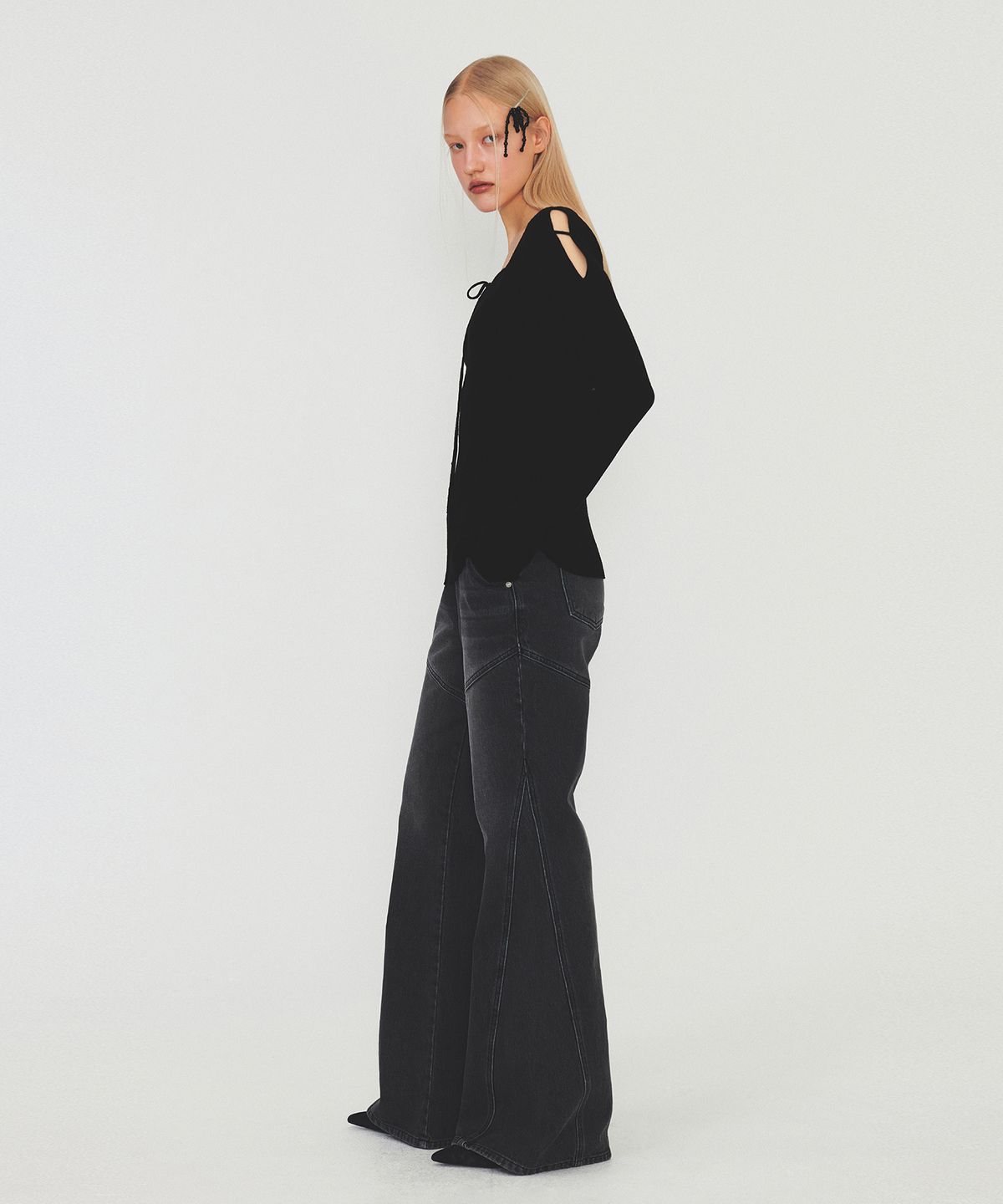 다이애그널(DIAGONAL) V NECK STRAP KNIT (black)