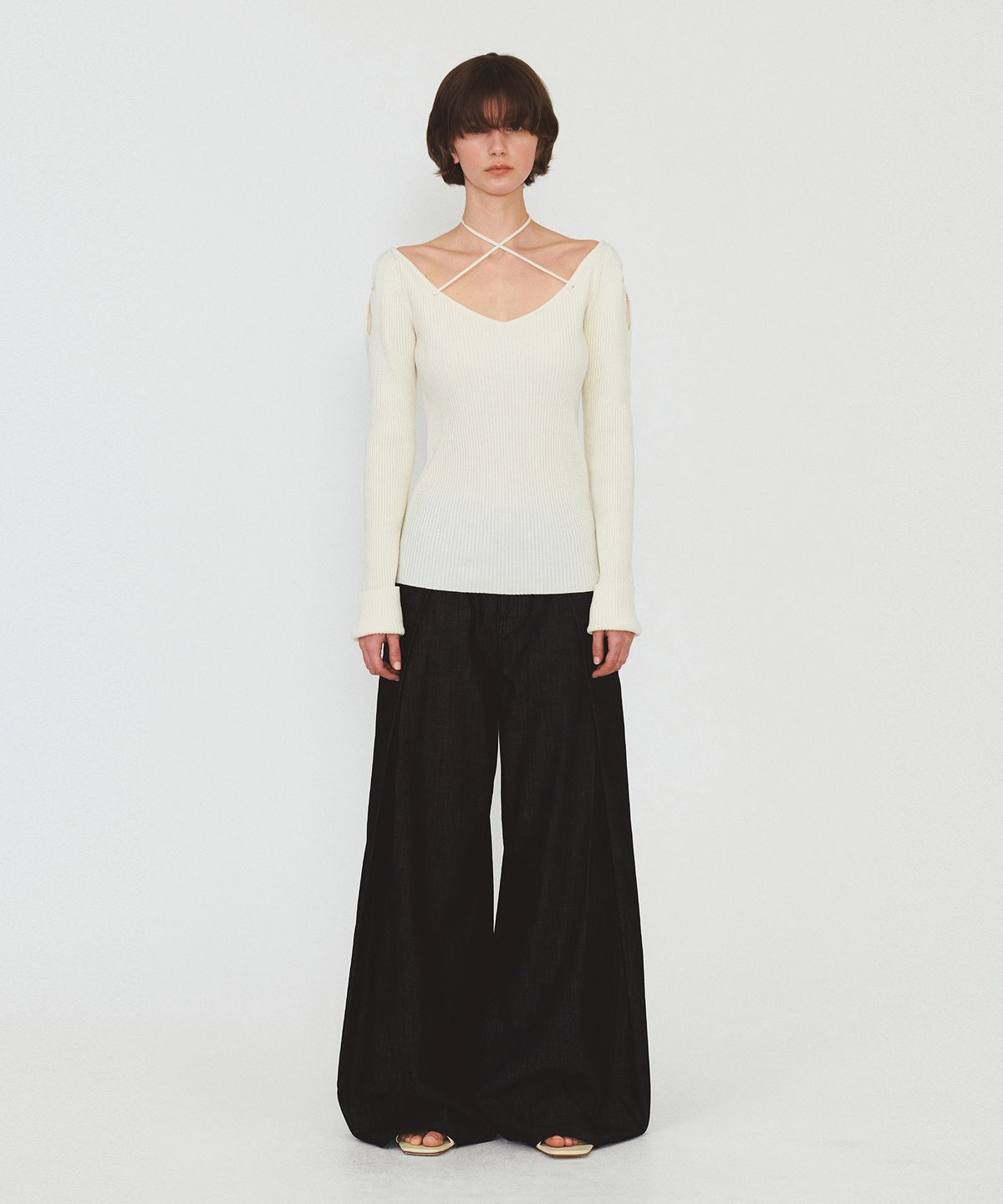 다이애그널(DIAGONAL) V NECK STRAP KNIT (ivory)