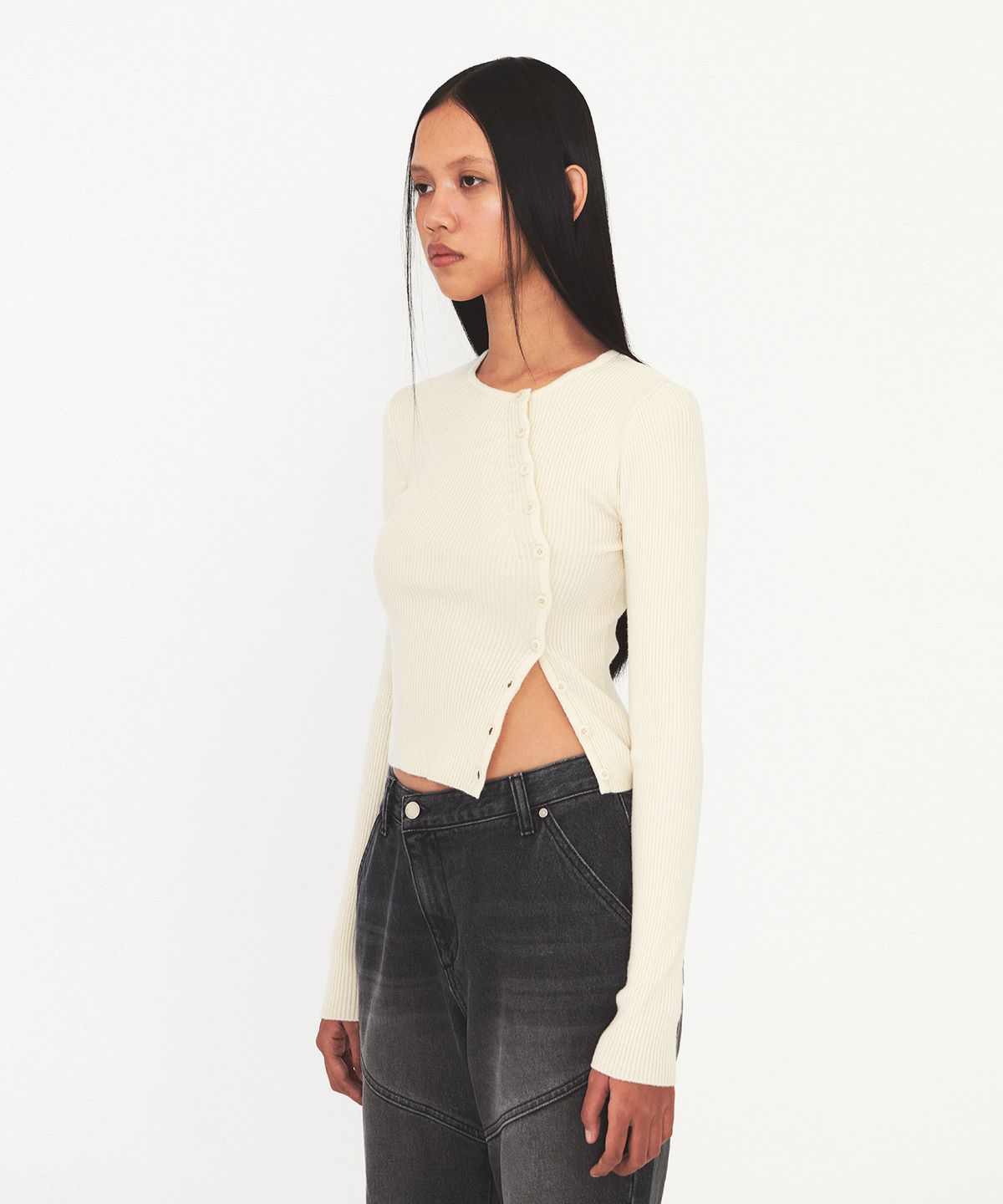 다이애그널(DIAGONAL) DIAGONAL BUTTON RIB CARDIGAN (ivory)