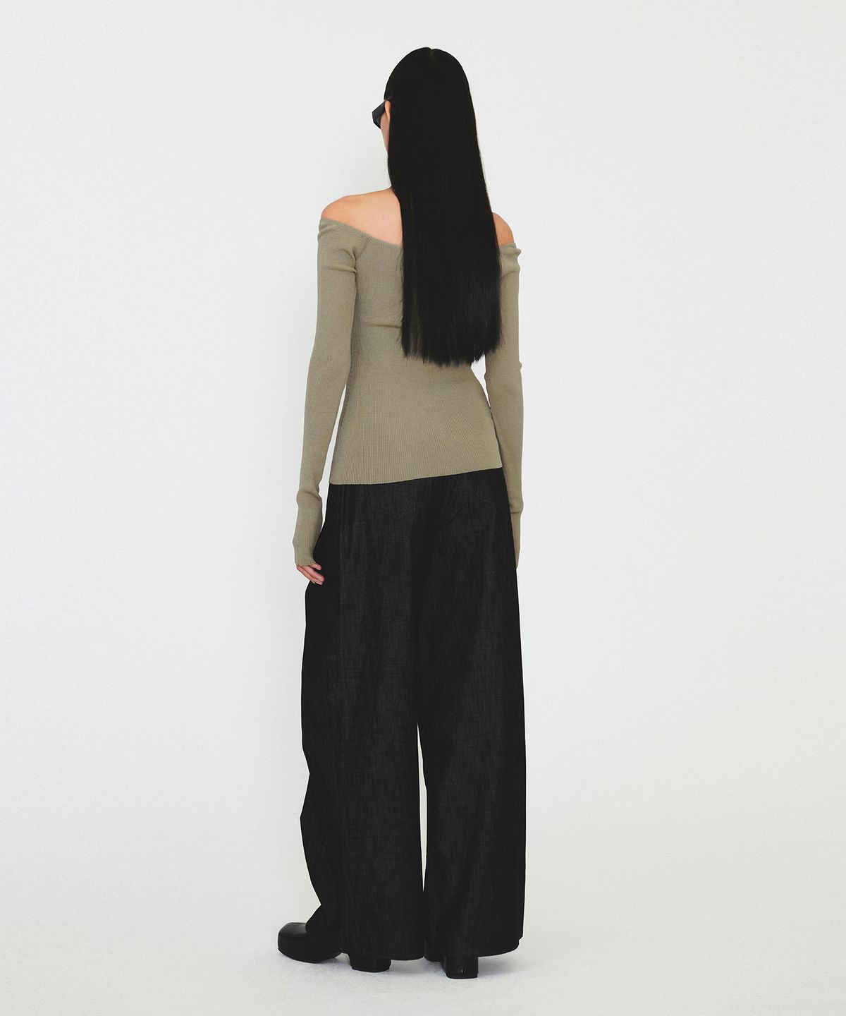 다이애그널(DIAGONAL) OFF SHOULDER STRAP KNIT (khaki)