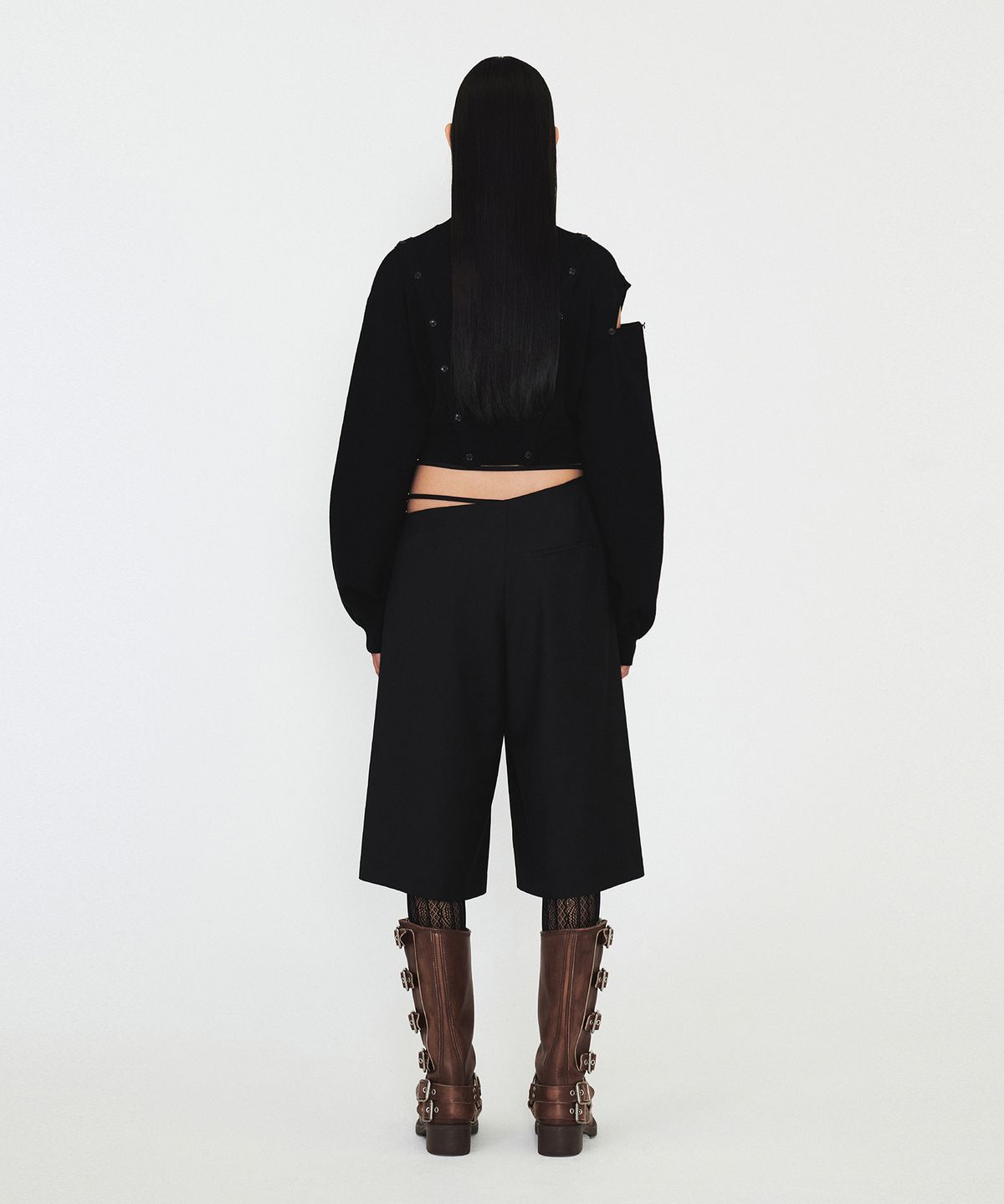 다이애그널(DIAGONAL) CROP BUTTON KNIT TOP (black)