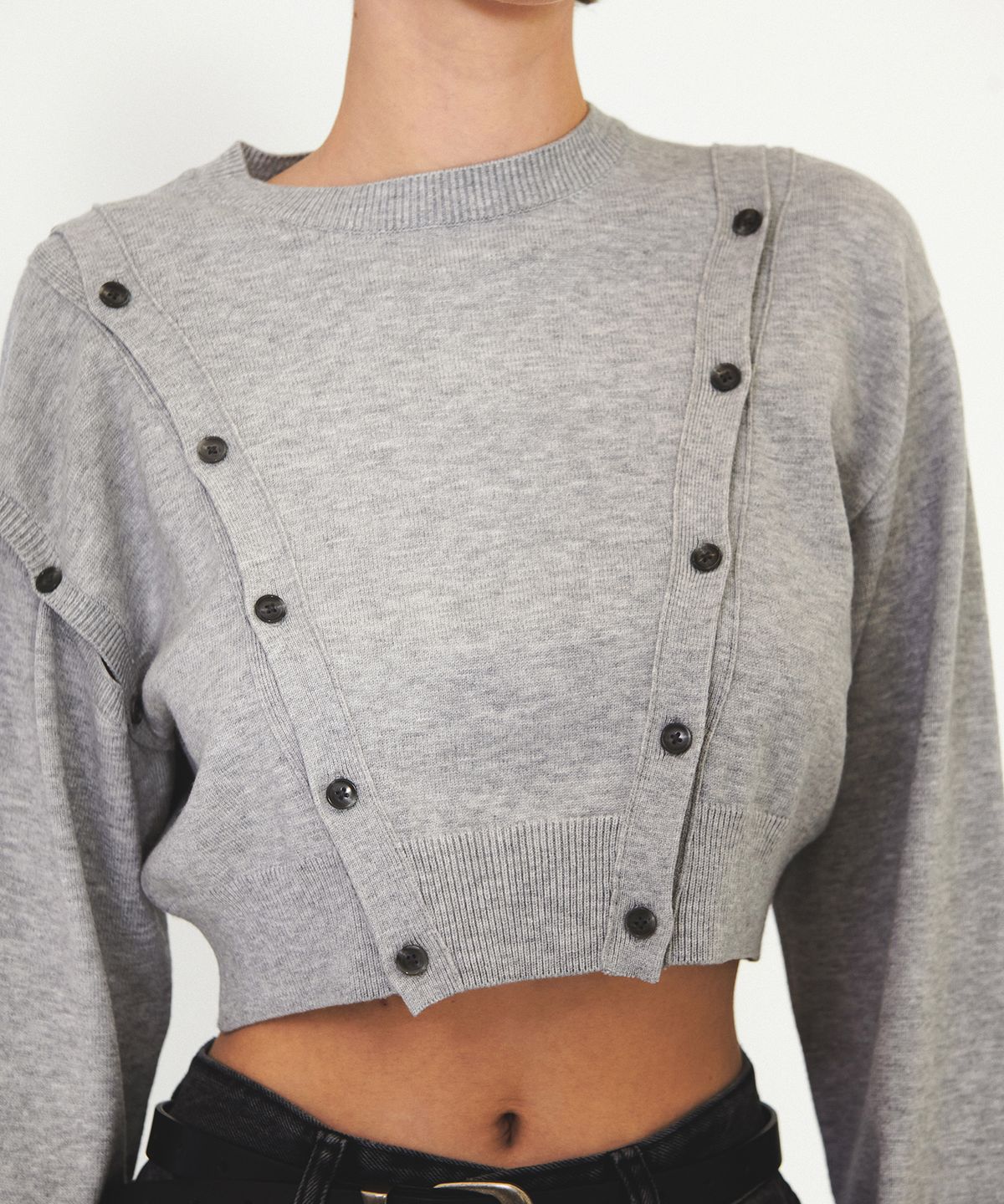다이애그널(DIAGONAL) CROP BUTTON KNIT TOP (melange grey)