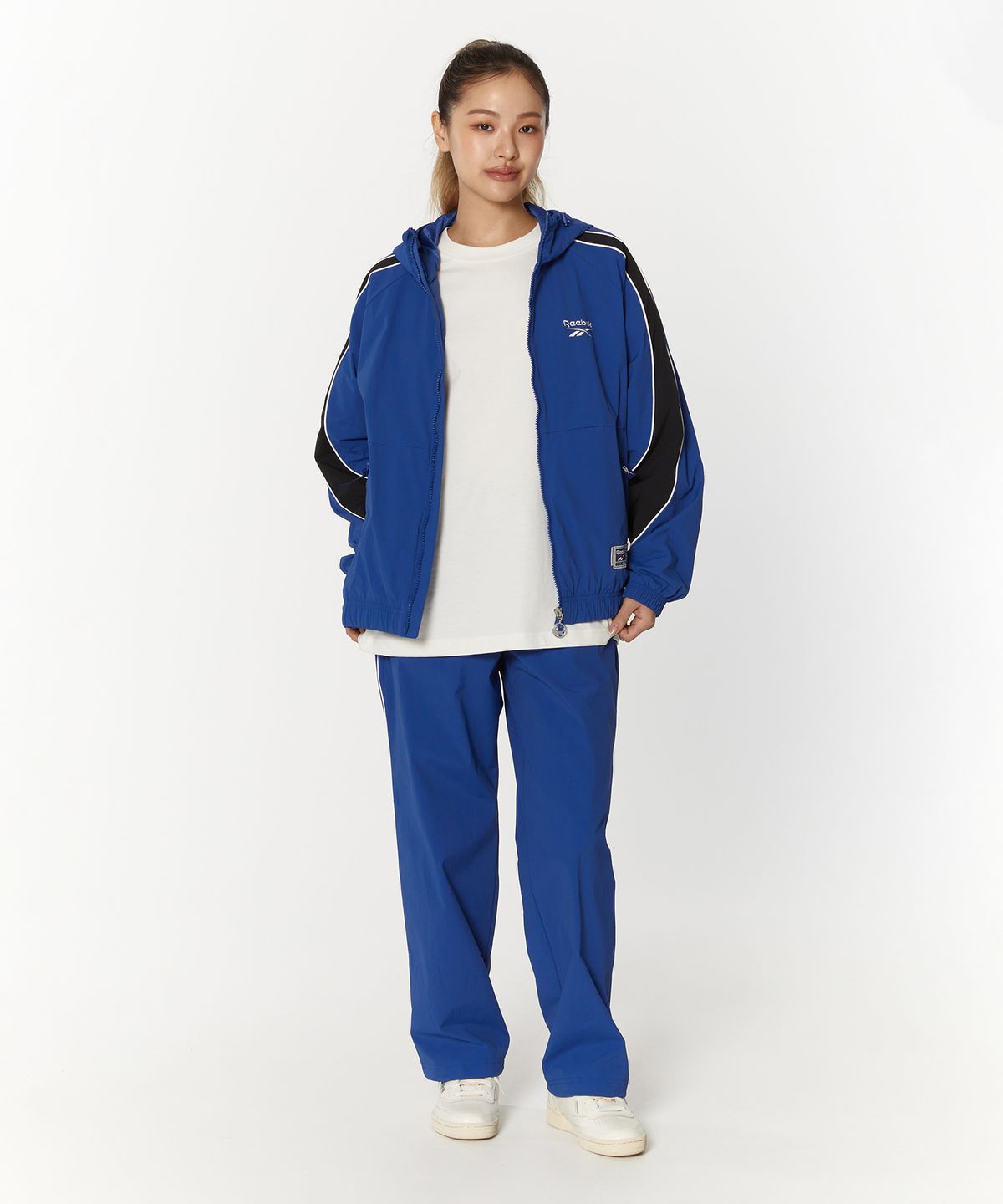리복(REEBOK) 스트레치 후드 윈드 브레이커 - 블루