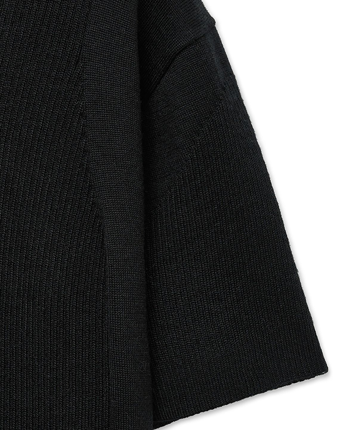 노이어(NOIRER) 마이크로 리브드 스퀘어넥 하프 니트 (블랙)