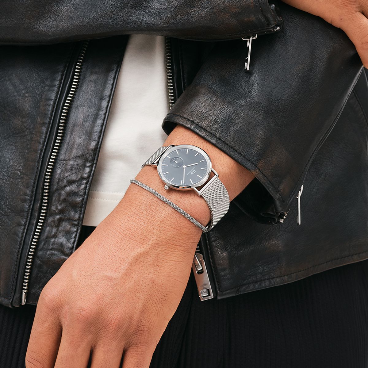 다니엘 웰링턴(DANIEL WELLINGTON) CLASSIC MULTI-EYE MESH ONYX 블랙다이얼 실버메탈시계