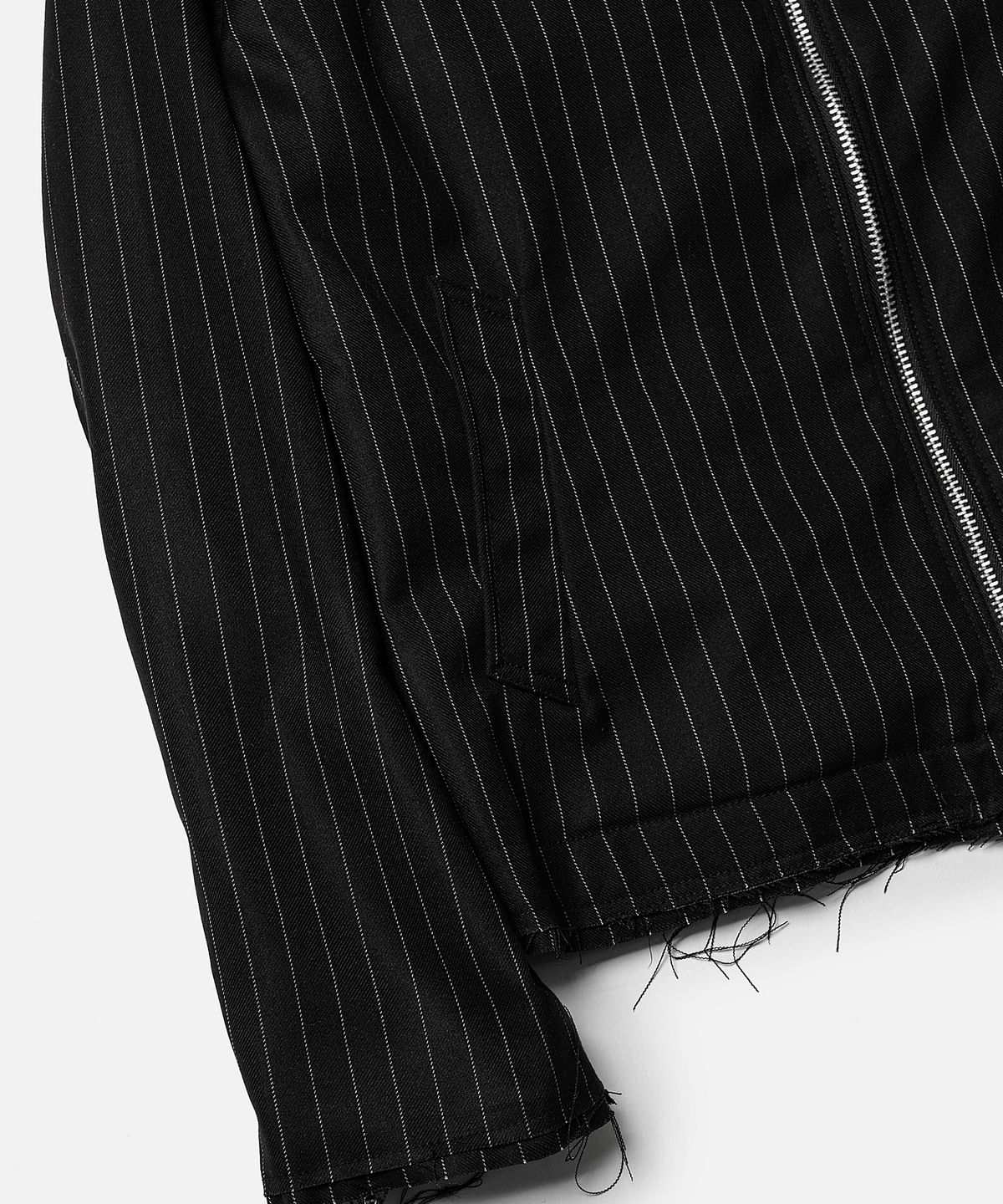 바스틱(VASTIC) 스터드 컷 오프 자켓_스트라이프