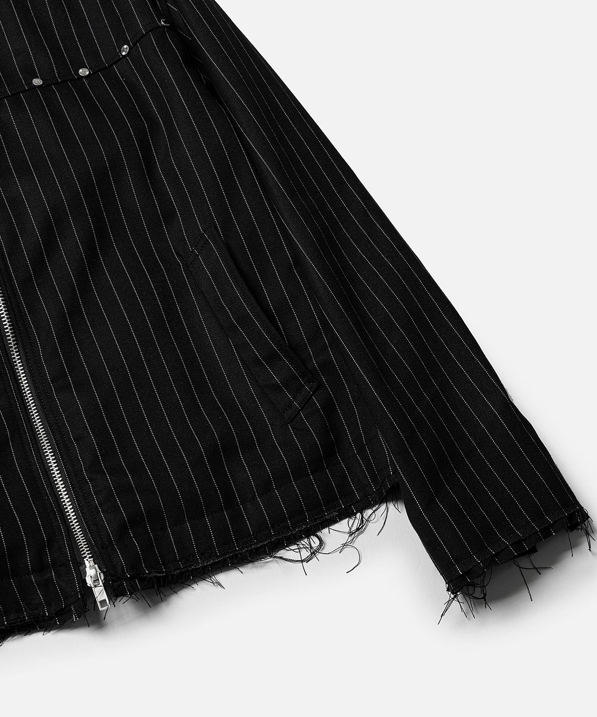 바스틱(VASTIC) 스터드 컷 오프 자켓_스트라이프
