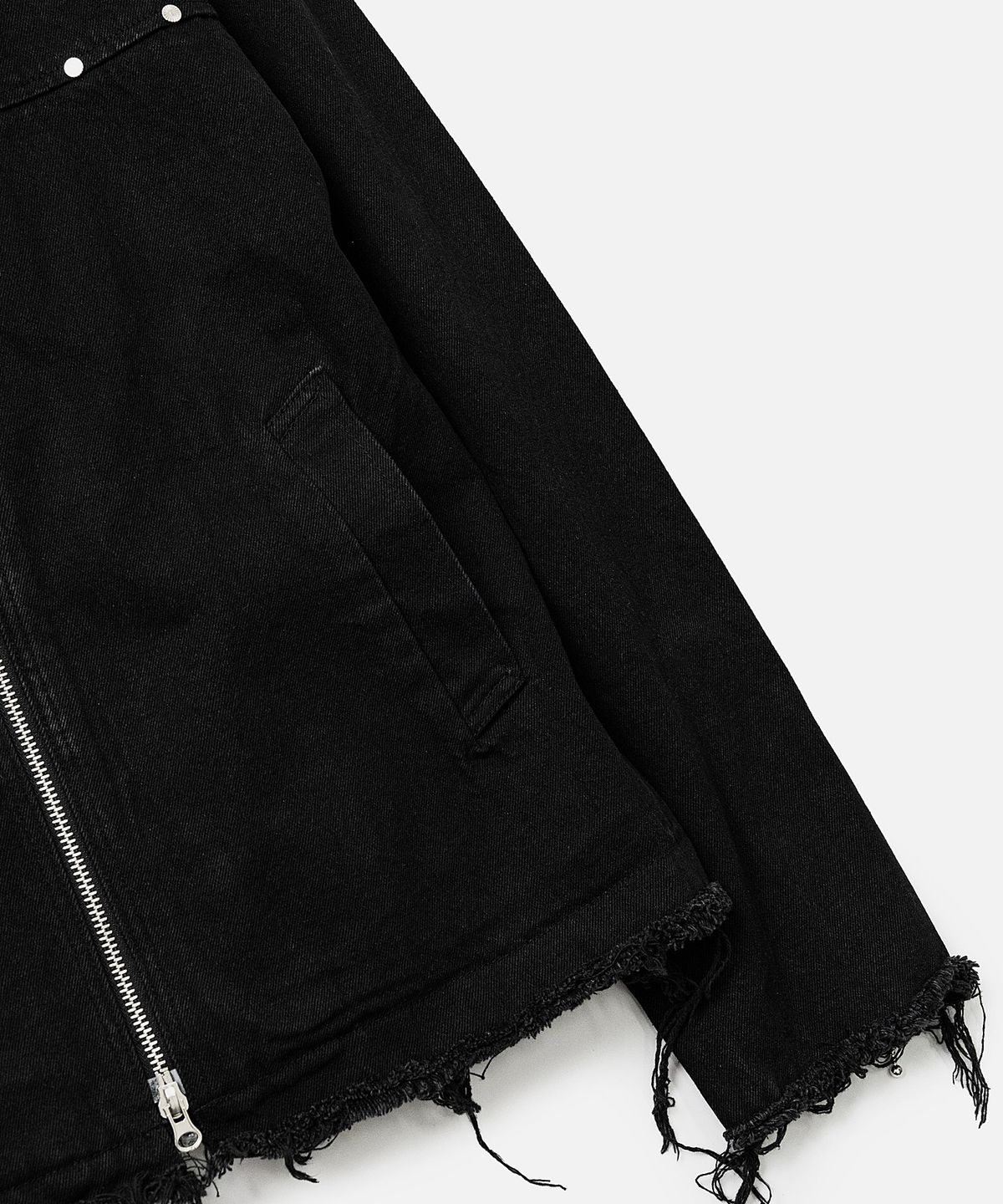바스틱(VASTIC) 스터드 컷 오프 자켓_블랙