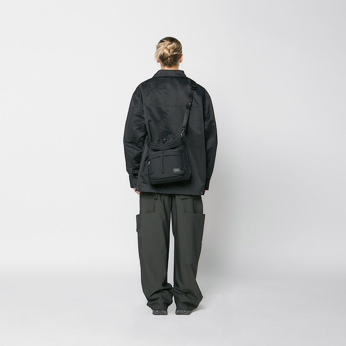 스위치(SWEETCH) CITY BOYS BUCKET BAG 002 M Black
