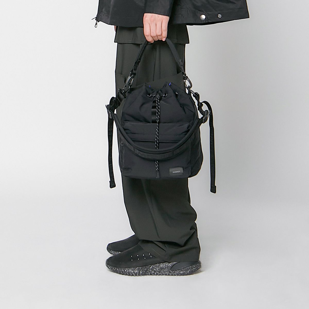 스위치(SWEETCH) CITY BOYS BUCKET BAG 002 M Black