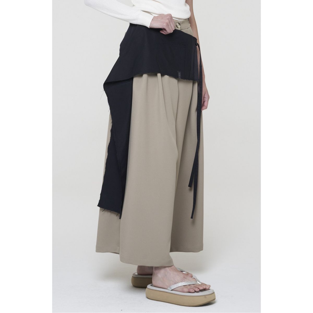 래코드(RECODE) Patch Detail Wide Pants_RQPAS24541BEX