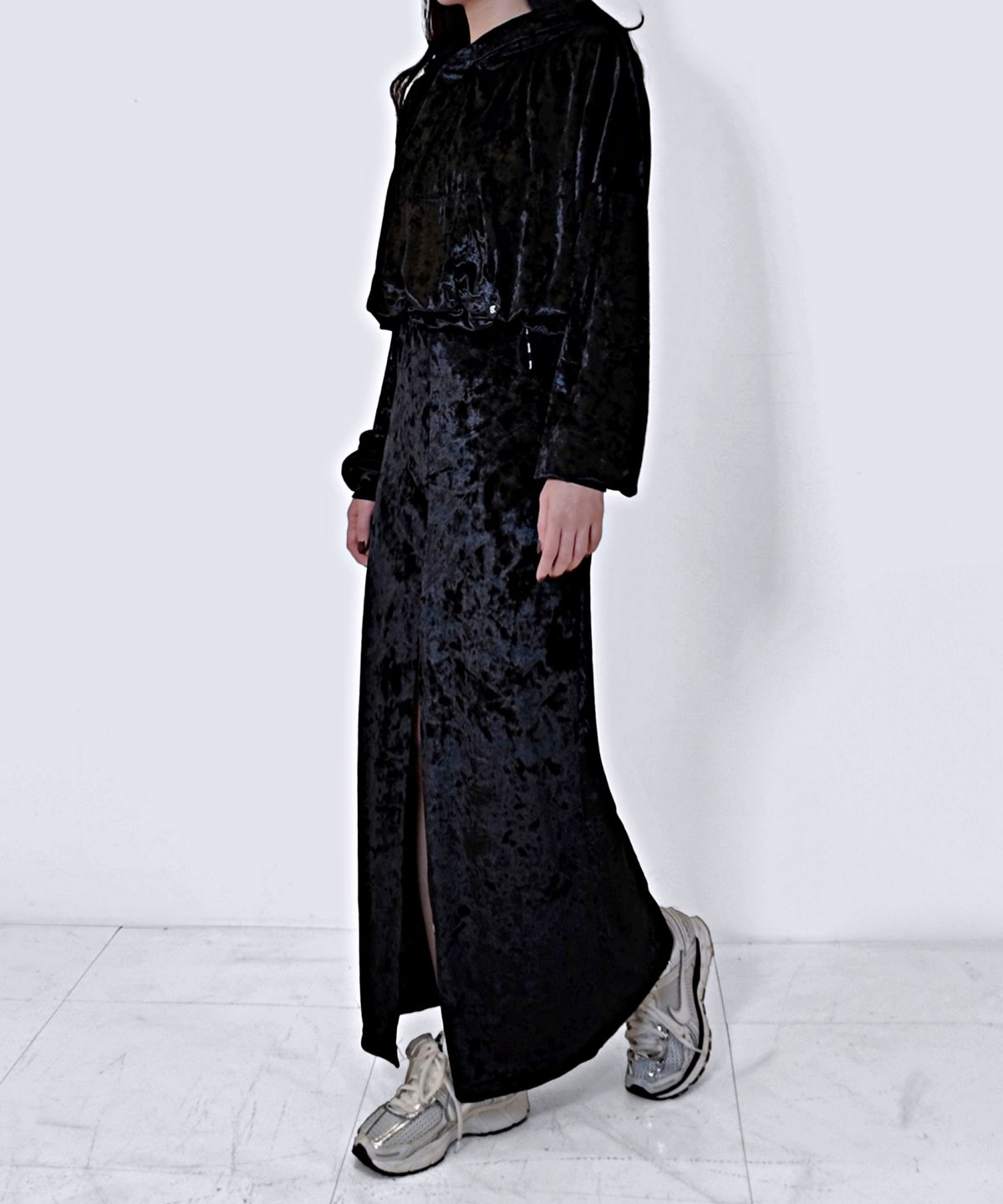 블랙크러쉬(BLACRUSH) Velvet Slit Long Skirt