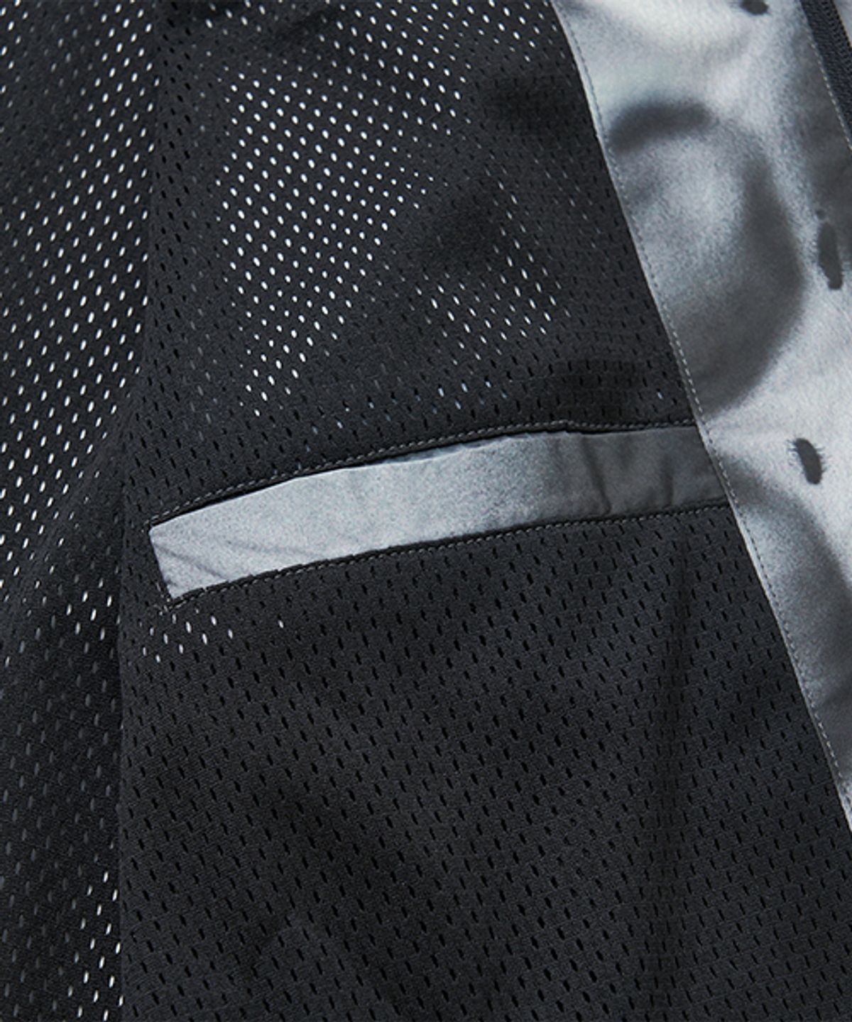 위캔더스(WKNDRS) AIRBRUSHED TRACK JK (WHITE)