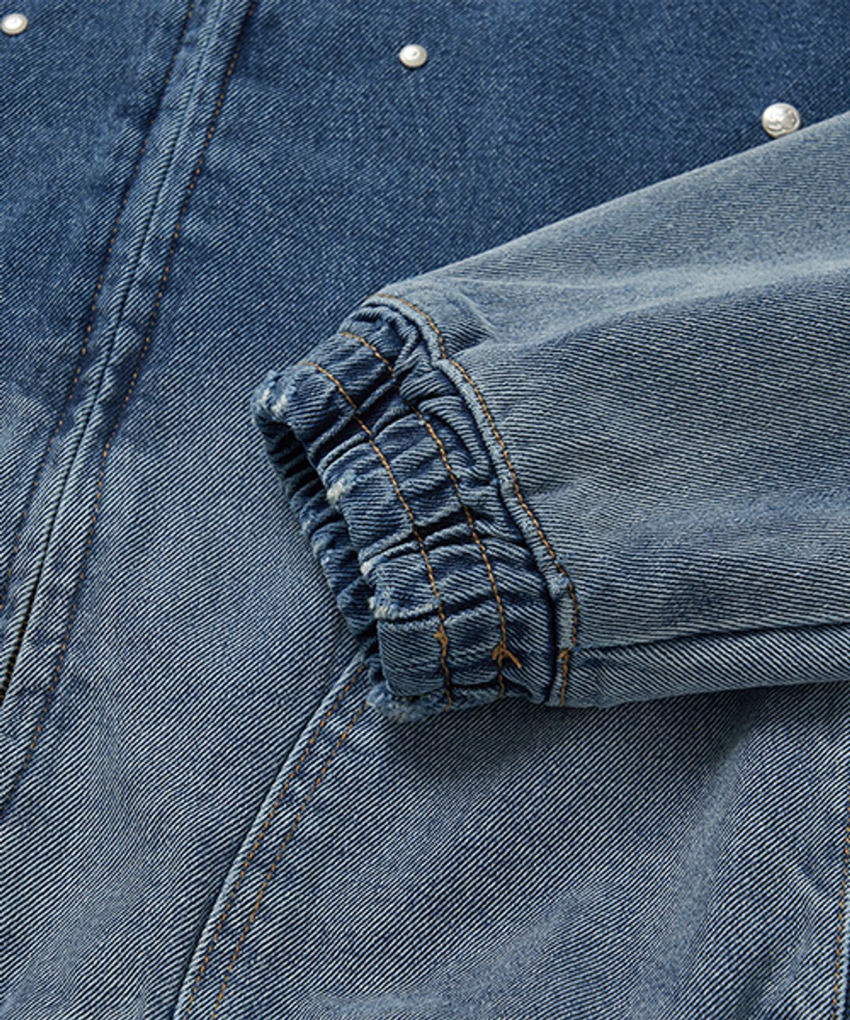 위캔더스(WKNDRS) STUDDED DENIM JACKET (DENIM)