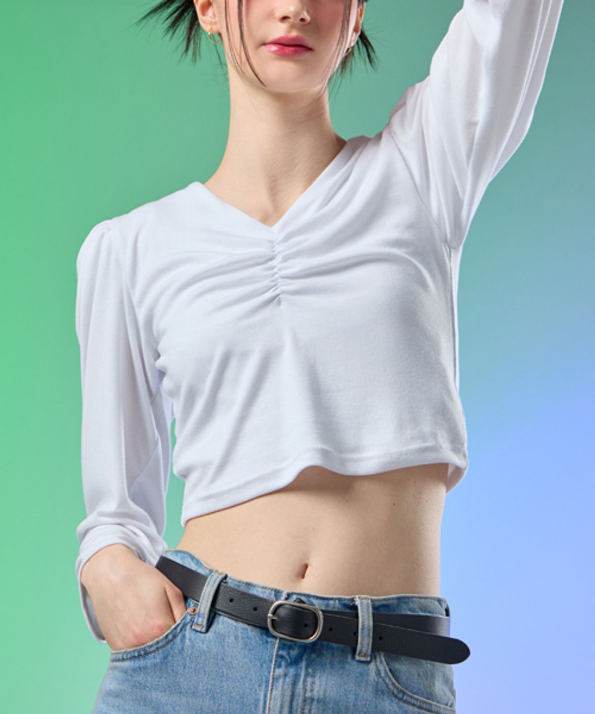콜릿(KOLEAT) WOMEN 크롭 셔링 소프트 브이넥 긴팔티 롱슬리브 [화이트]