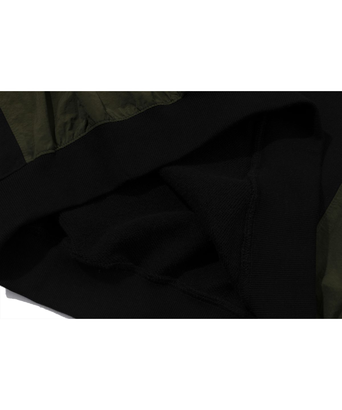 꼼파뇨(CPGN STUDIO) 스키마 레글런 절개 스웨트셔츠 블랙