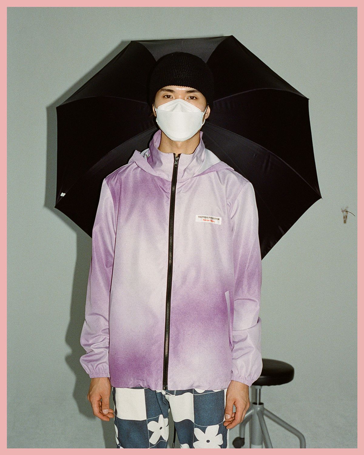 더뮤지엄비지터(THEMUSEUMVISITOR) SPRAYED PRINTED WINDBREAKER (PURPLE)