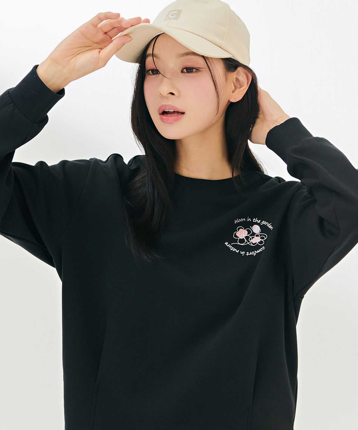 체이스컬트(CHASECULT) 여성 밑단 변형 맨투맨 티셔츠-DARG5164B03