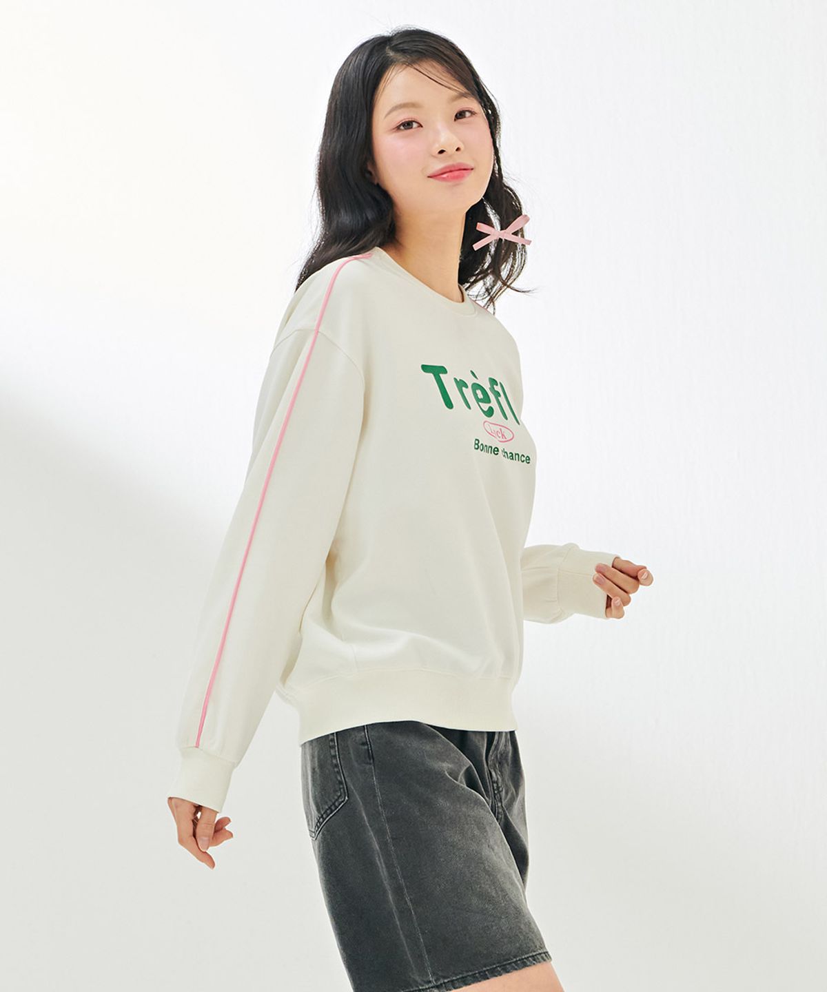 체이스컬트(CHASECULT) 여성 파이핑 장식 맨투맨 티셔츠-DARG5181B0A