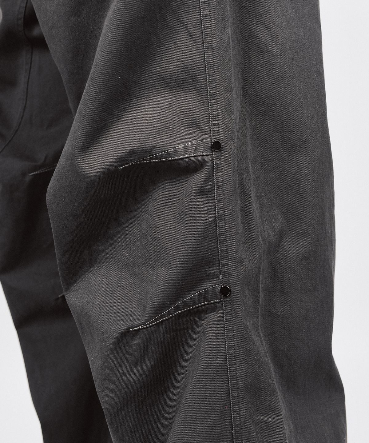 피지컬 디파트먼트(PHYSICAL DEPARTMENT) STITCH DART PANTS CHARCOAL