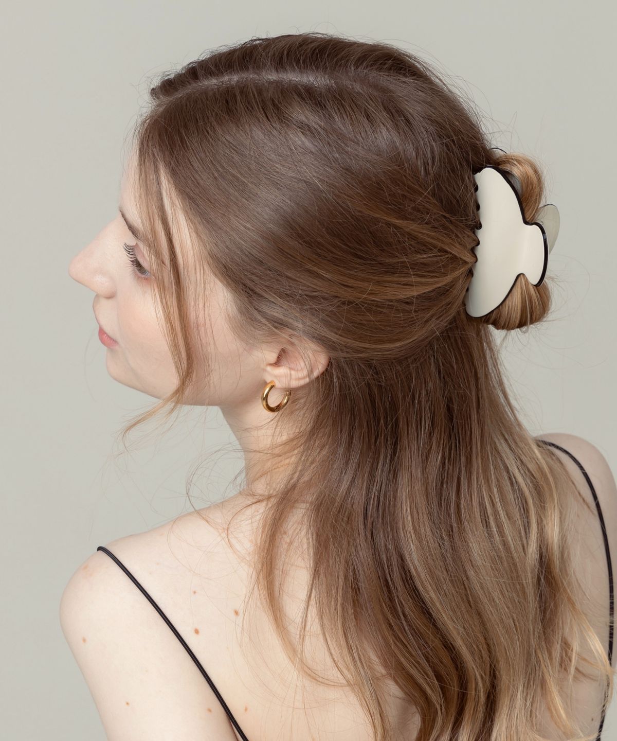 릴리코리(LILYKORI) Ivory Lune Hair Claw