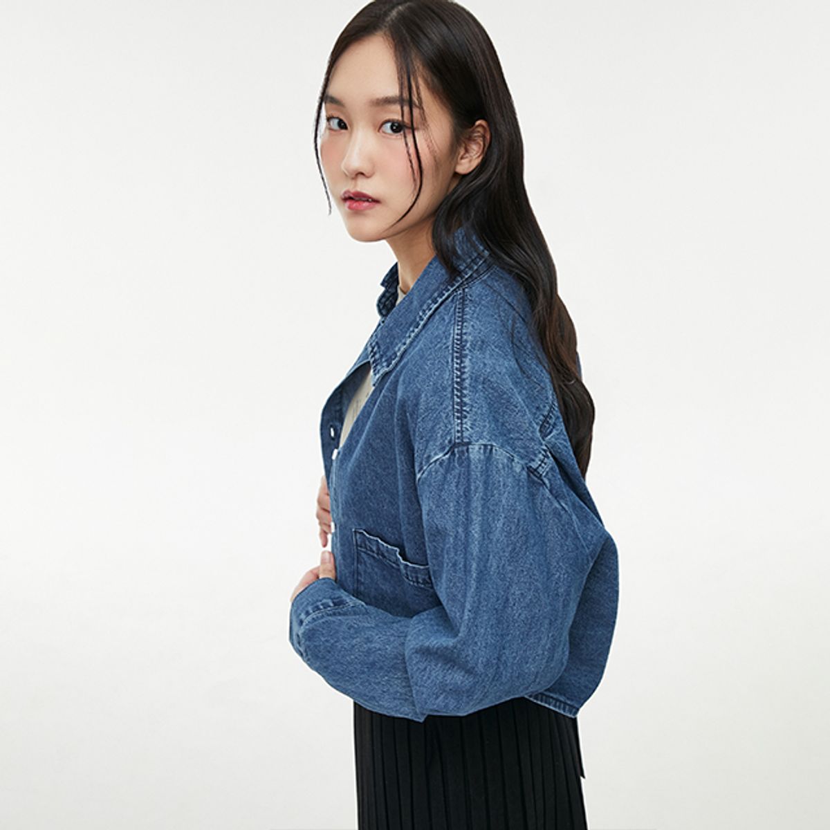 랩(LAP) 아웃포켓 포인트 크랍데님 블라우스 AQ1DB260