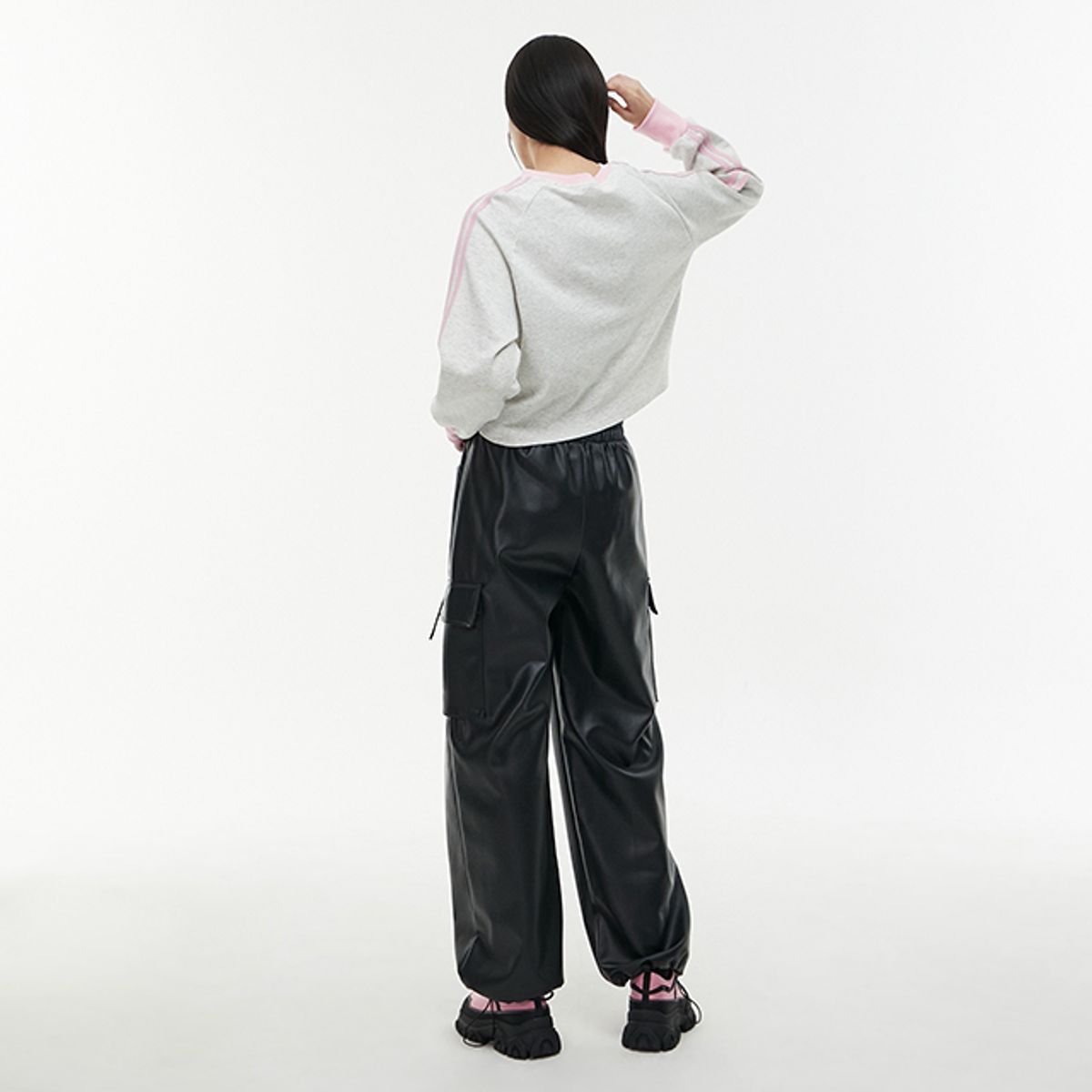 랩(LAP) 카고포켓 허리밴딩 레더 팬츠 AQ1LP260