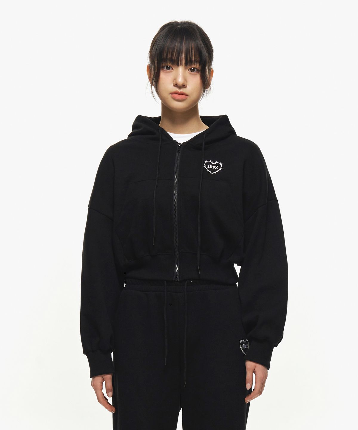 모즈모즈(MOZMOZ) [SET] 기장선택 쏜하트 크롭 후드집업 트레이닝 세트 블랙