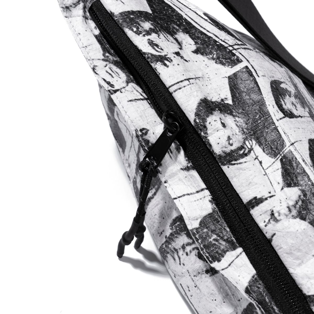 엑스트라오디너리(EXTRAORDINARY) PORTRAIT PRINTING HIP SACK  WHITE