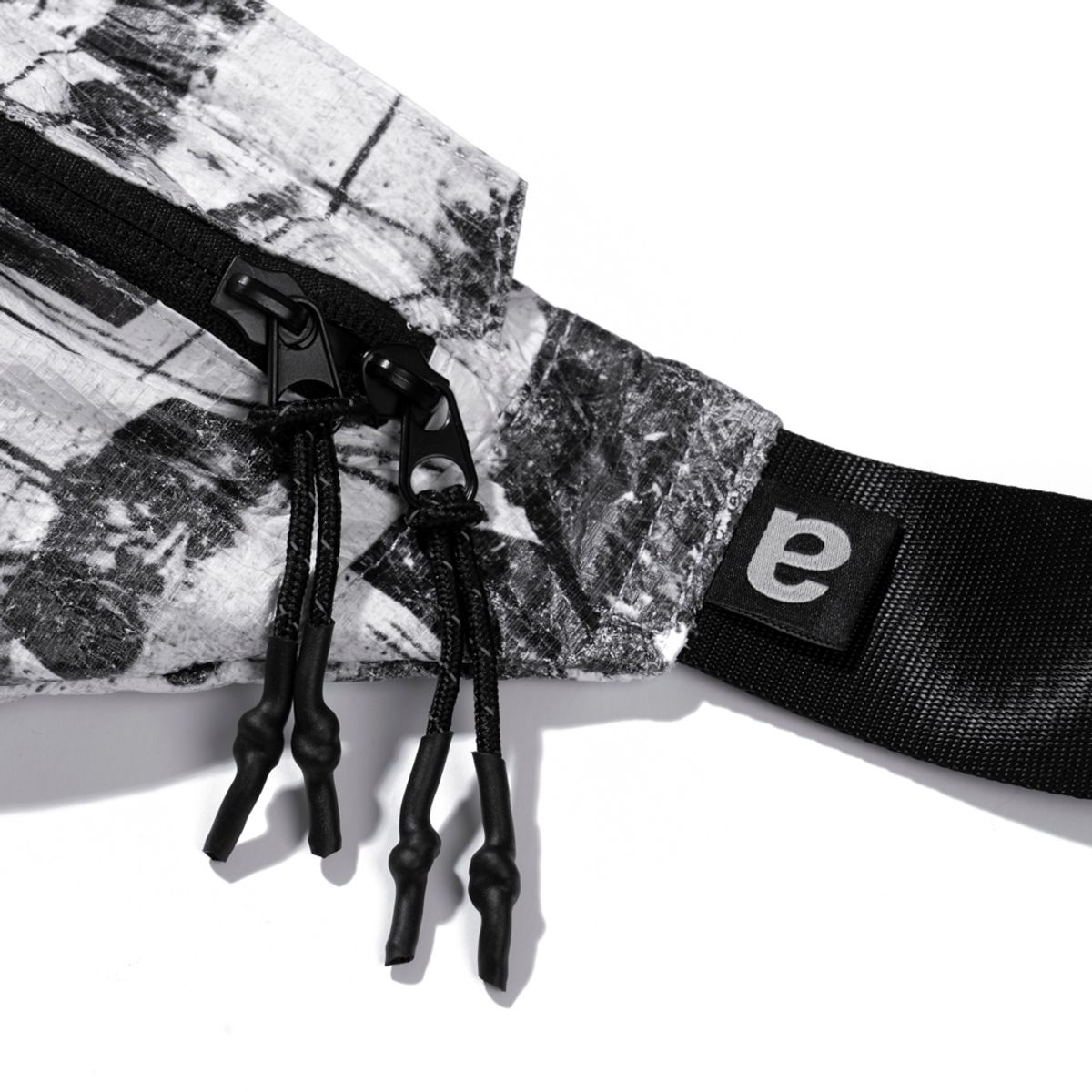 엑스트라오디너리(EXTRAORDINARY) PORTRAIT PRINTING HIP SACK  WHITE