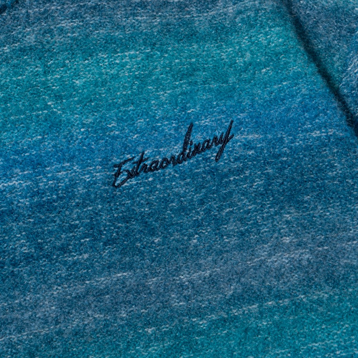 엑스트라오디너리(EXTRAORDINARY) GRADATION SWEATER  BLUE