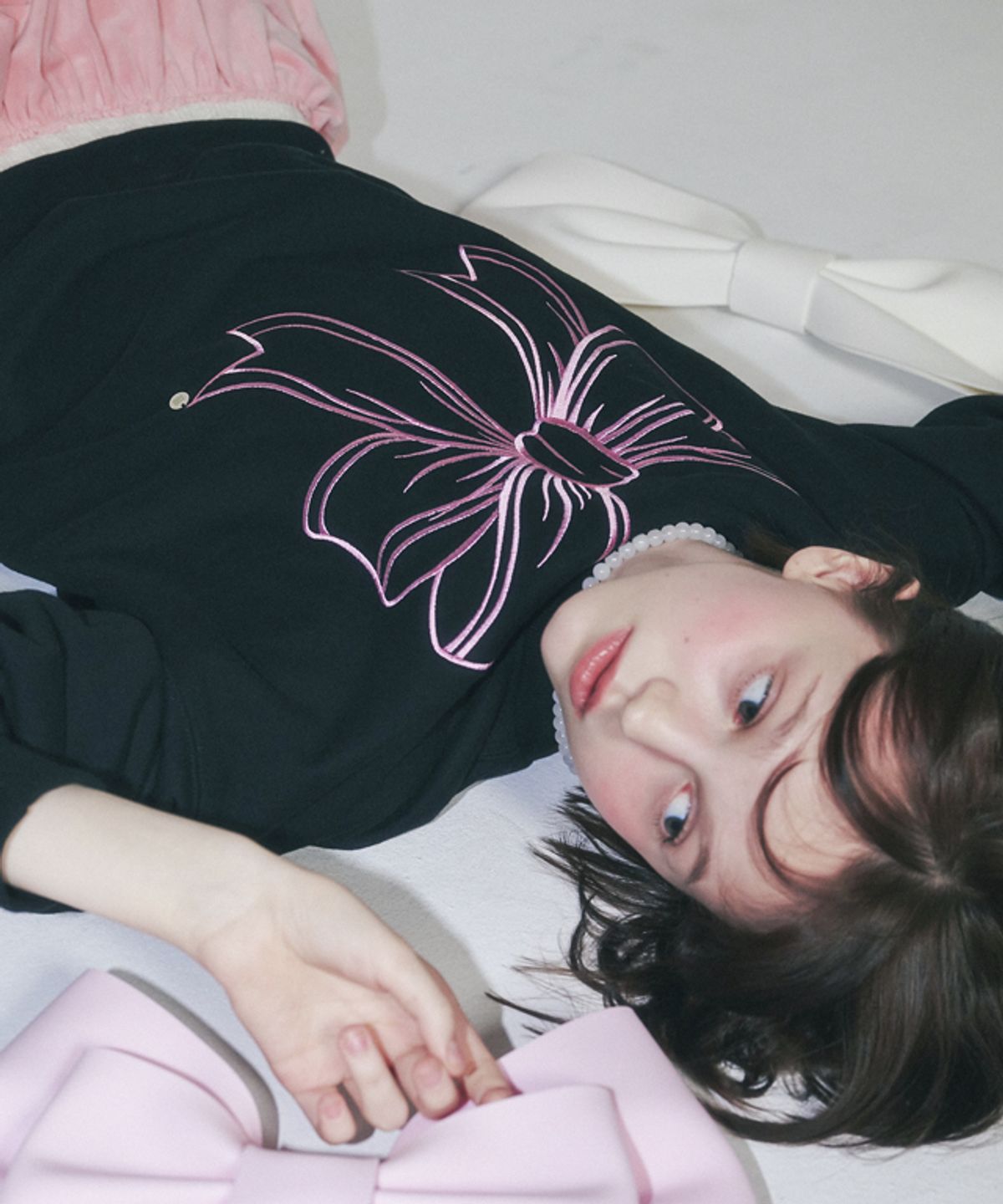 론론(RONRON) BIG RIBBON LINE SWEATSHIRT BLACK