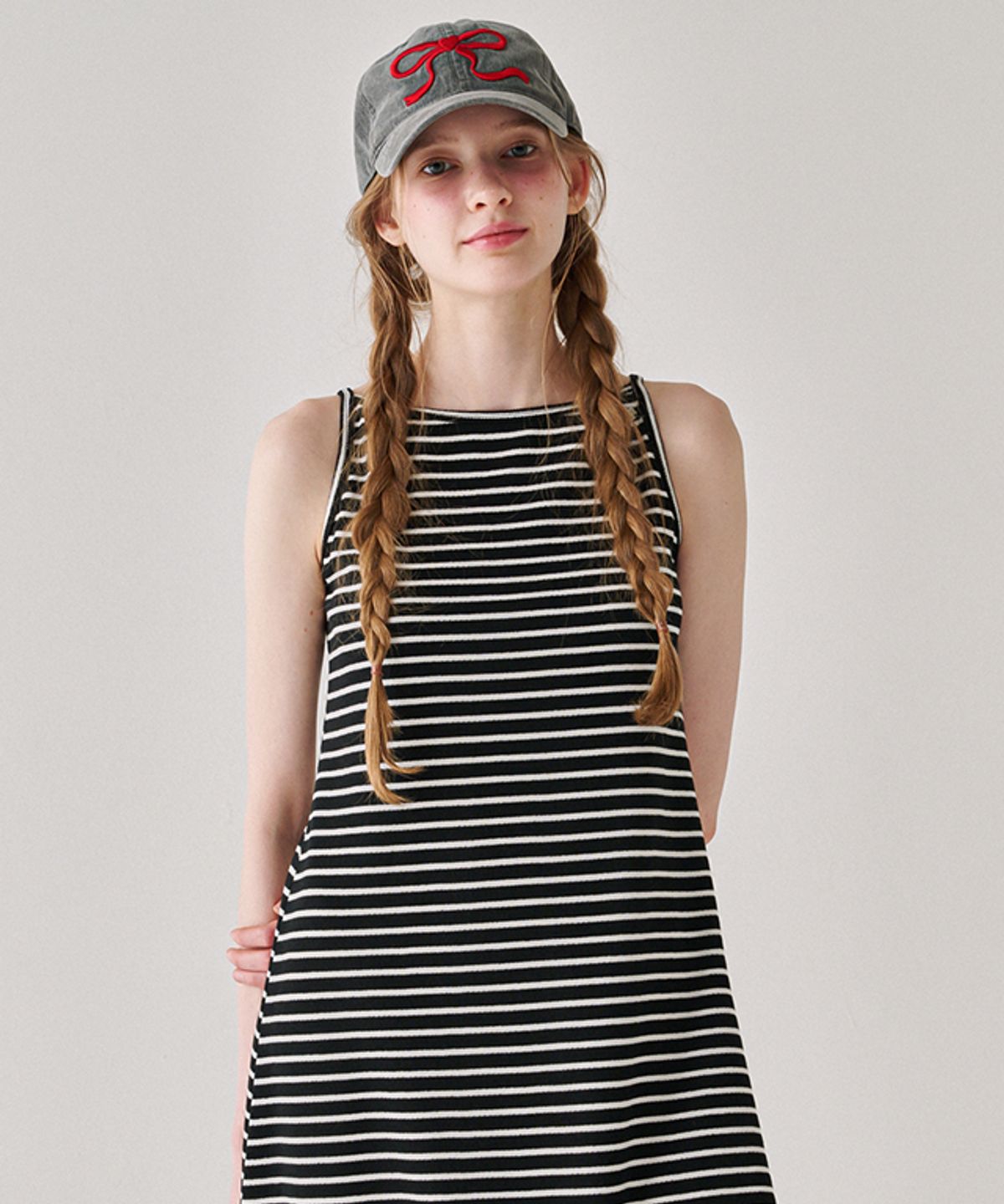 론론(RONRON) HEART RIBBON BALL CAP CHARCOAL