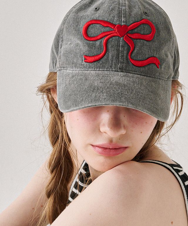 MUSINSA公式 | RONRON HEART RIBBON BALL CAP CHARCOAL
