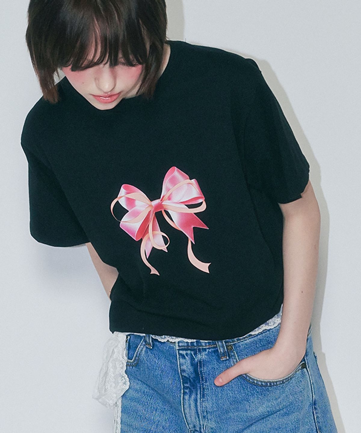 론론(RONRON) DOUBLE RIBBON BASIC FIT T SHIRT BLACK PINK