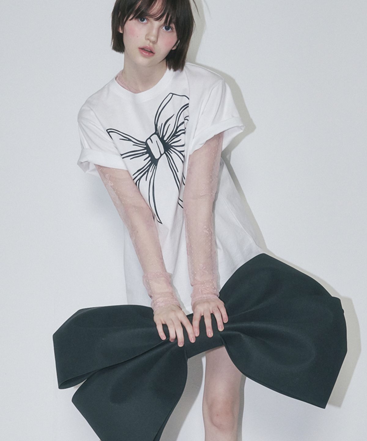 론론(RONRON) BIG RIBBON LINE T SHIRT WHITE BLACK