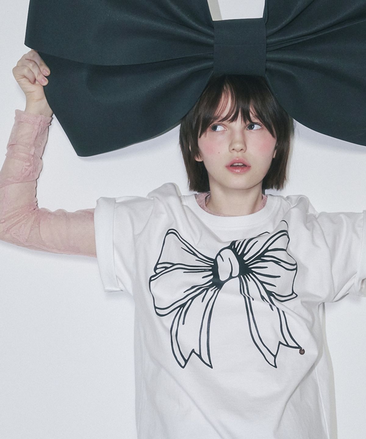 론론(RONRON) BIG RIBBON LINE T SHIRT WHITE BLACK