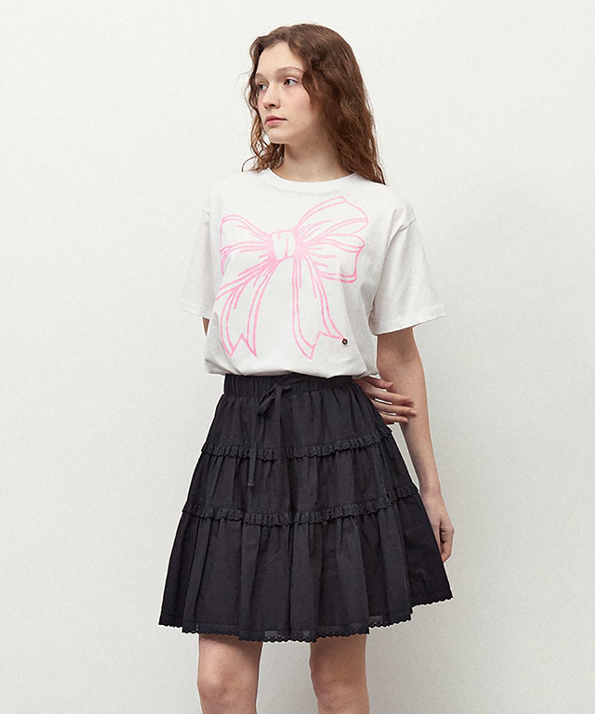 론론(RONRON) BIG RIBBON LINE T SHIRT WHITE PINK