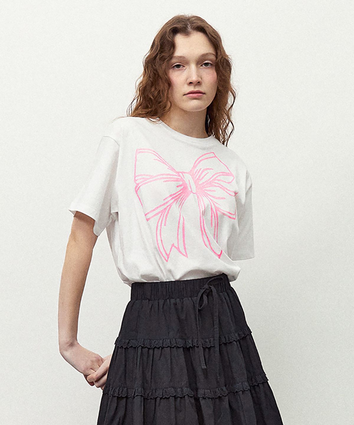 론론(RONRON) BIG RIBBON LINE T SHIRT WHITE PINK