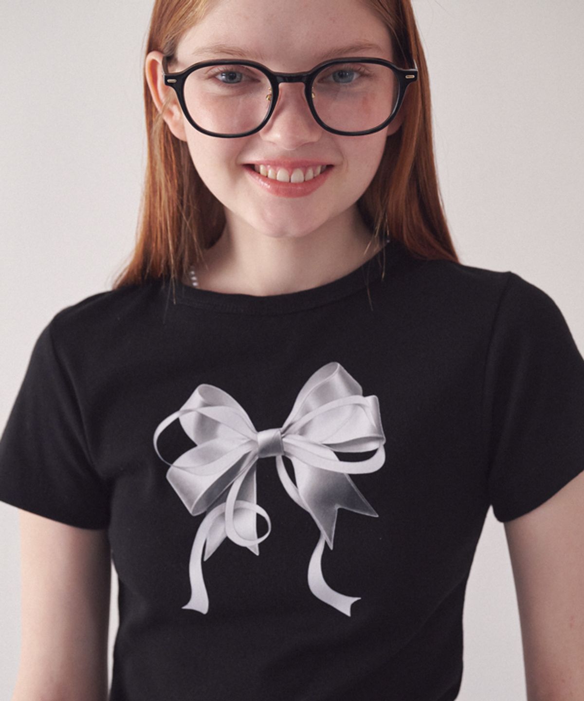 론론(RONRON) DOUBLE RIBBON SLIM CROP T SHIRT BLACK SILVER