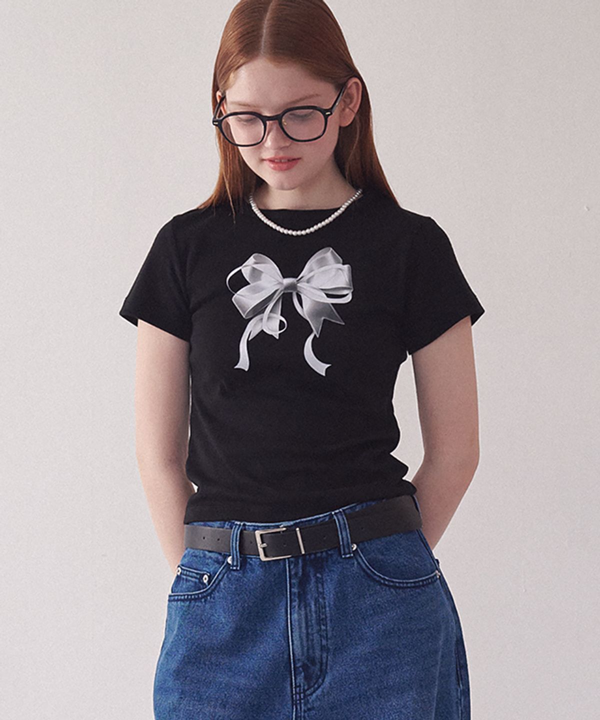 론론(RONRON) DOUBLE RIBBON SLIM CROP T SHIRT BLACK SILVER