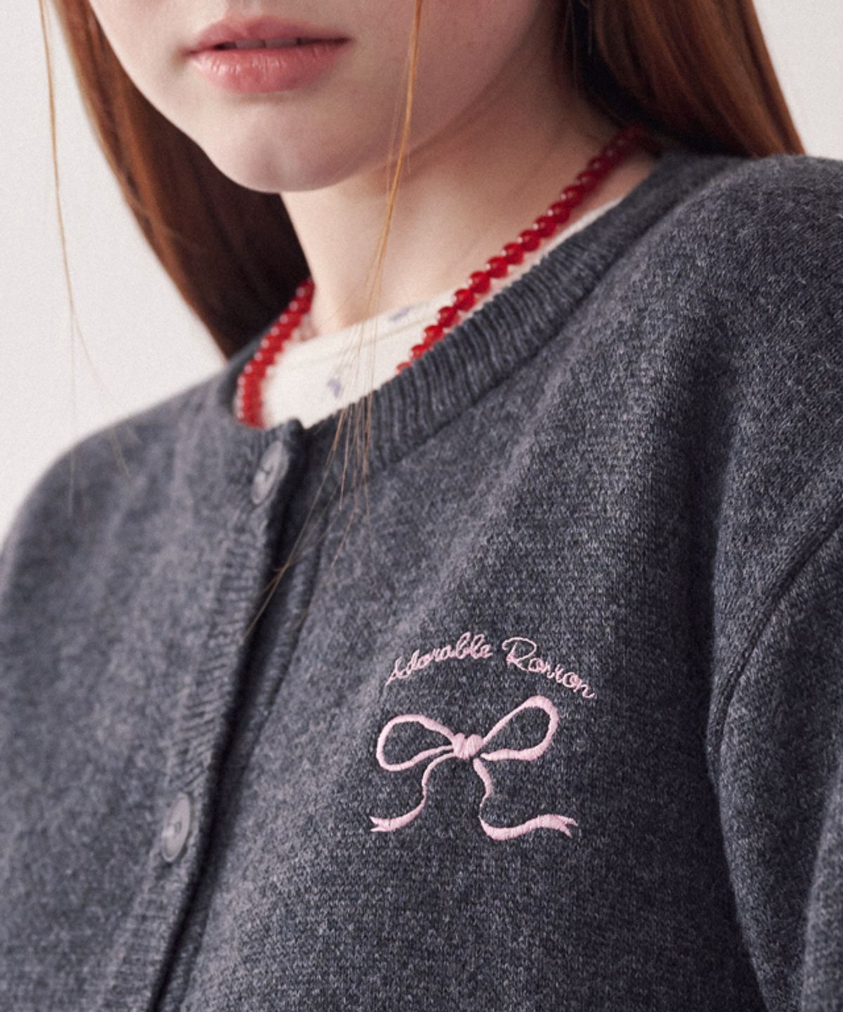 론론(RONRON) HEART RIBBON JACQUARD KNIT CARDIGAN CHARCOAL